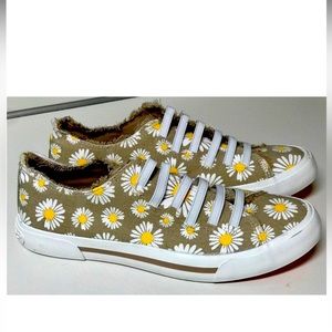 Women’s 9 Elastic Lace Daisy Floral Canvas ROCKET DOG Athleisure Sneakers.